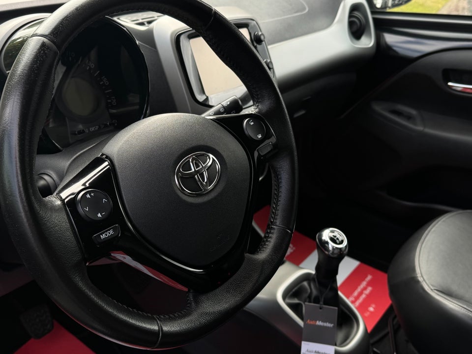 Toyota Aygo 1,0 VVT-i x-black II 5d