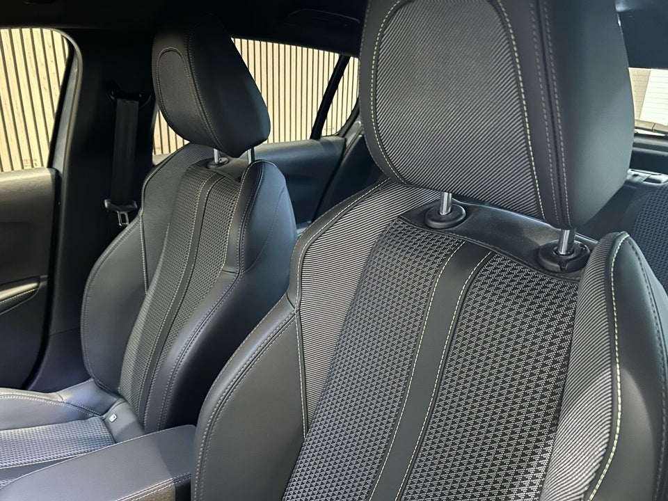 Peugeot e-208 50 GT 5d