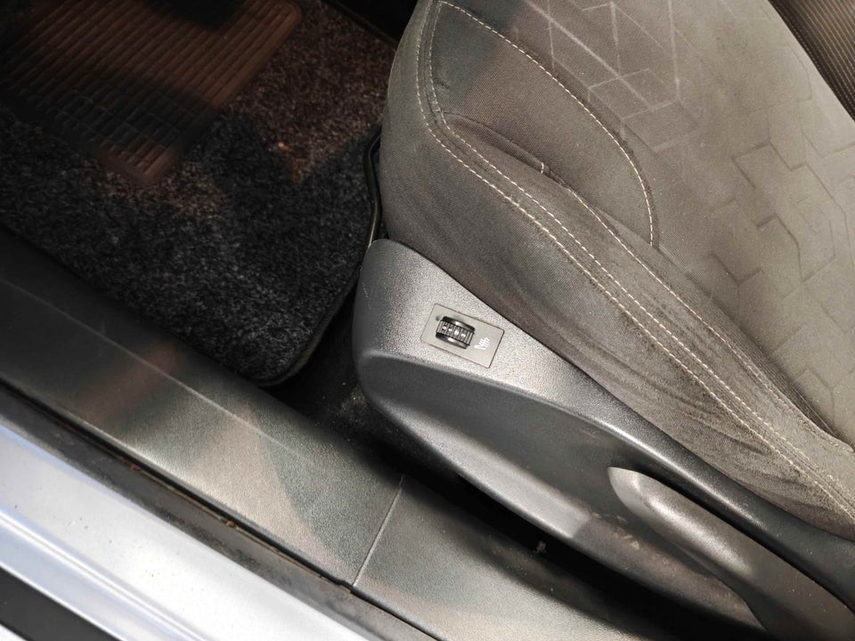 Peugeot 2008 1,2 VTi 82 Active Motion 5d