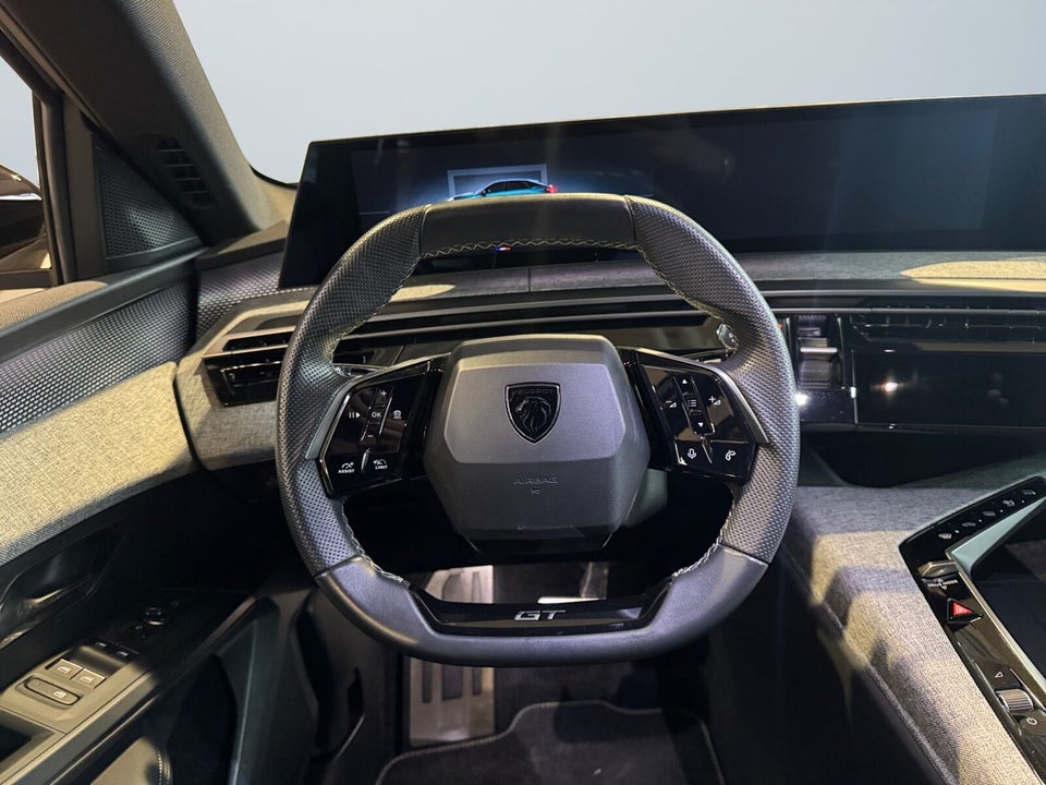 Peugeot e-3008 101 GT 5d