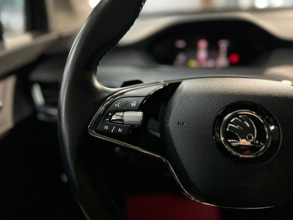 Skoda Enyaq 80x iV Suite 5d