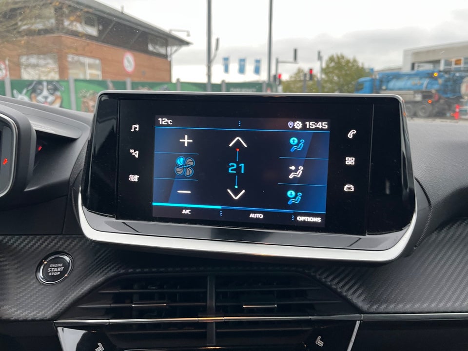 Peugeot 208 1,2 PureTech 100 Allure Sky 5d