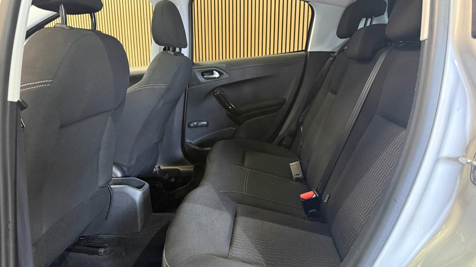 Peugeot 208 1,6 BlueHDi 100 Desire Sky 5d