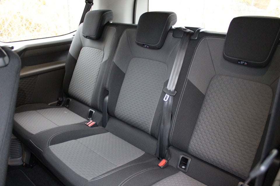 VW e-Caravelle Life SWB