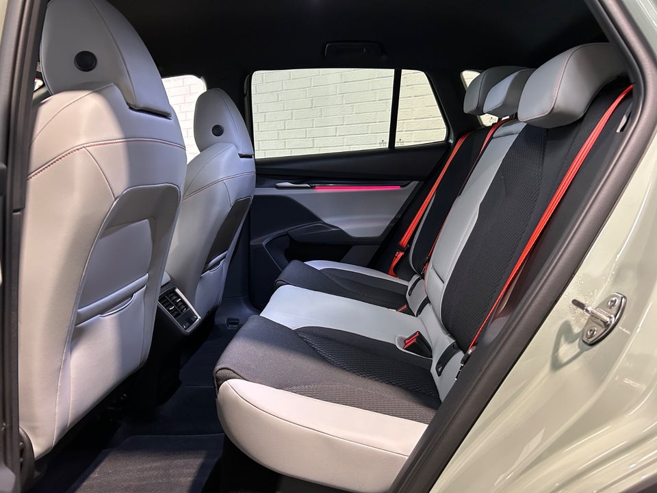 Skoda Elroq 85 iV Lodge 5d