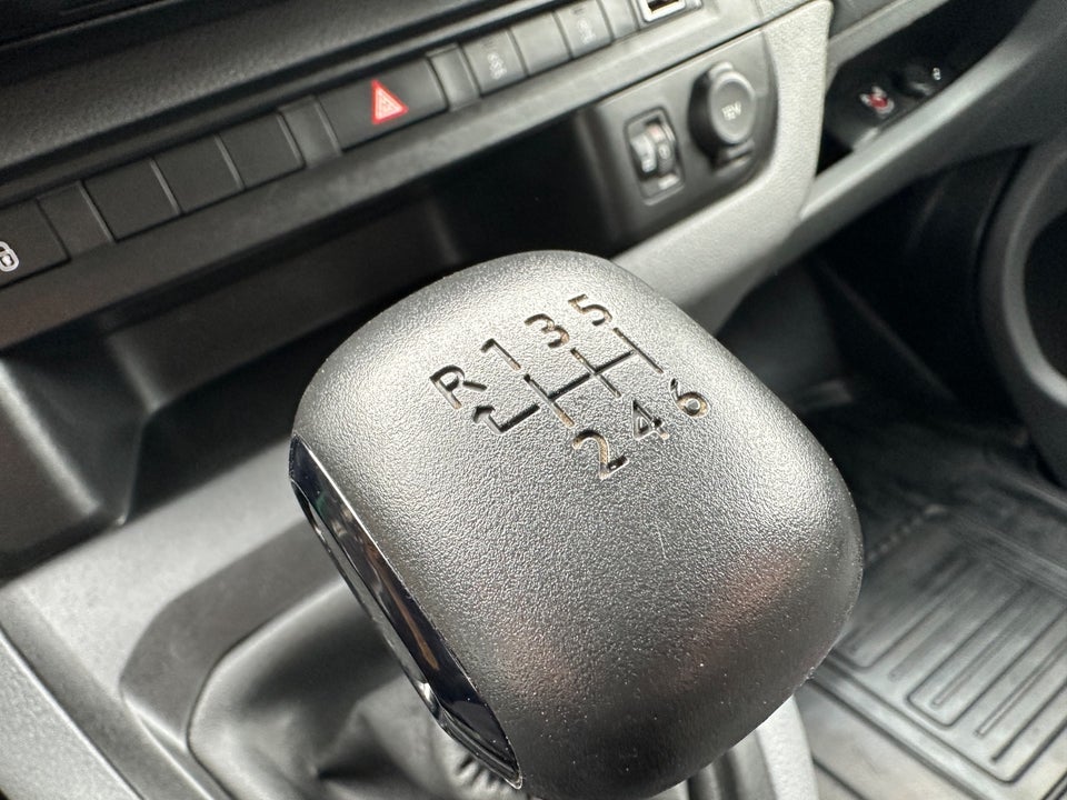 Toyota ProAce 2,0 D 120 Medium Base++ Chassis 2d