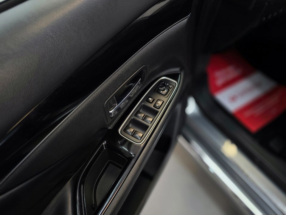 Mitsubishi Outlander 2,4 PHEV Intro Edition CVT 4WD 5d