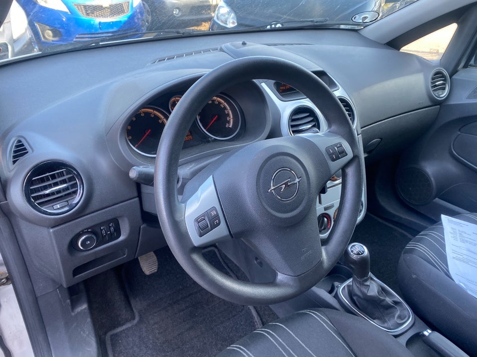 Opel Corsa 1,4 16V Cosmo 5d