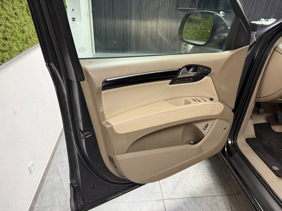 Audi Q7 3,0 TDi quattro Tiptr. 7prs 5d