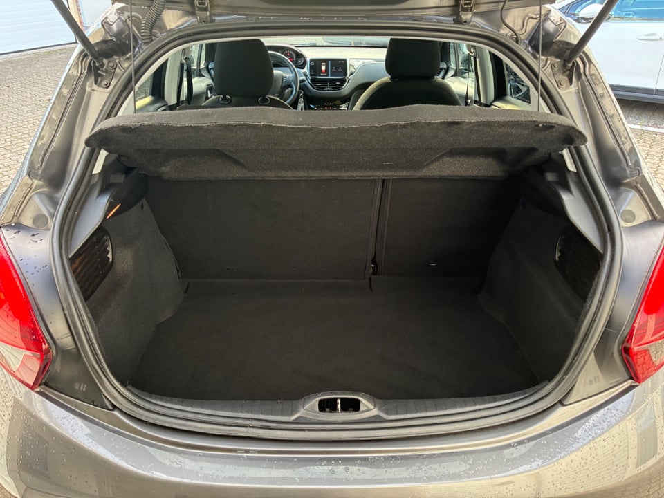 Peugeot 208 1,2 VTi 82 Strike 5d