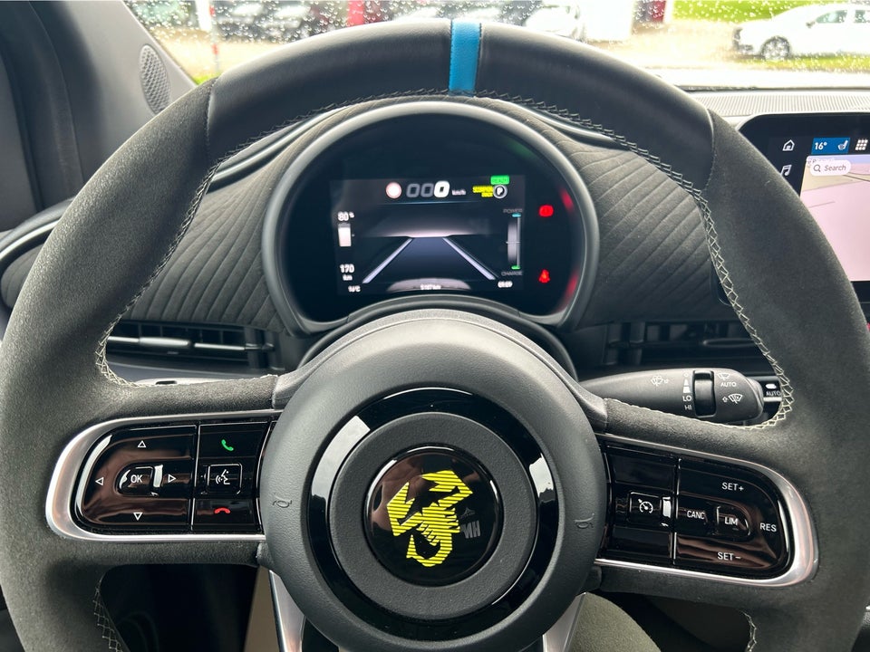 Abarth 500e Scorpionissima Cabrio 2d