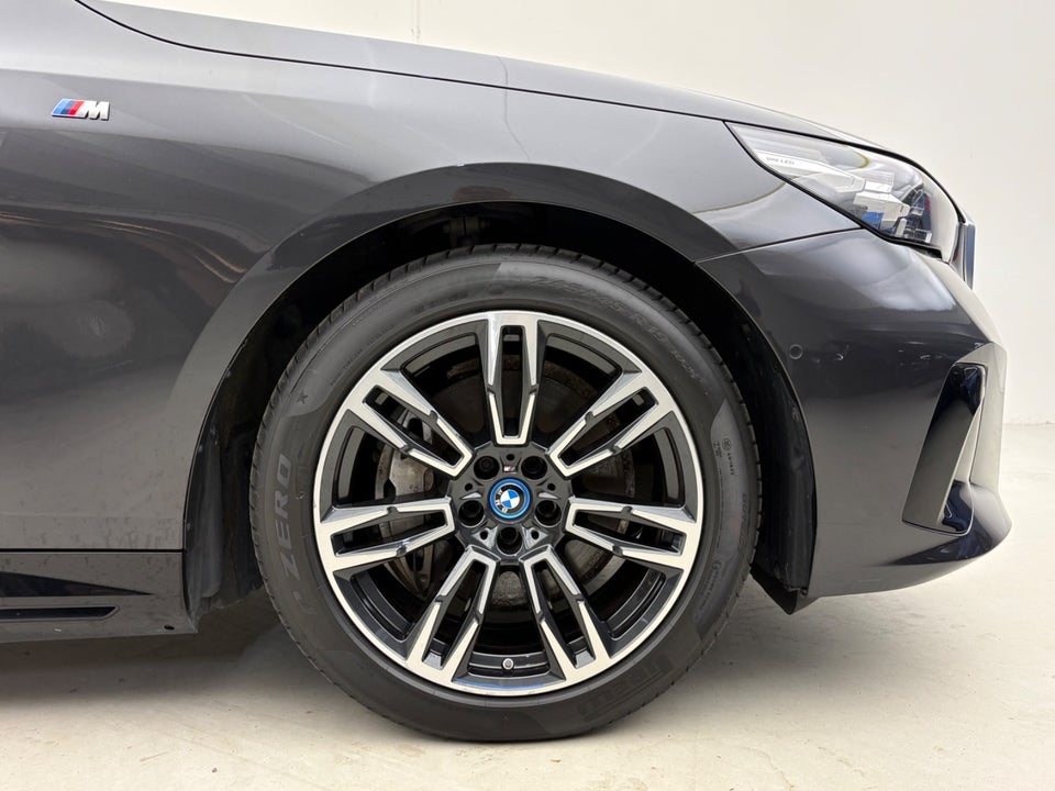 BMW i5 eDrive40 M-Sport 4d