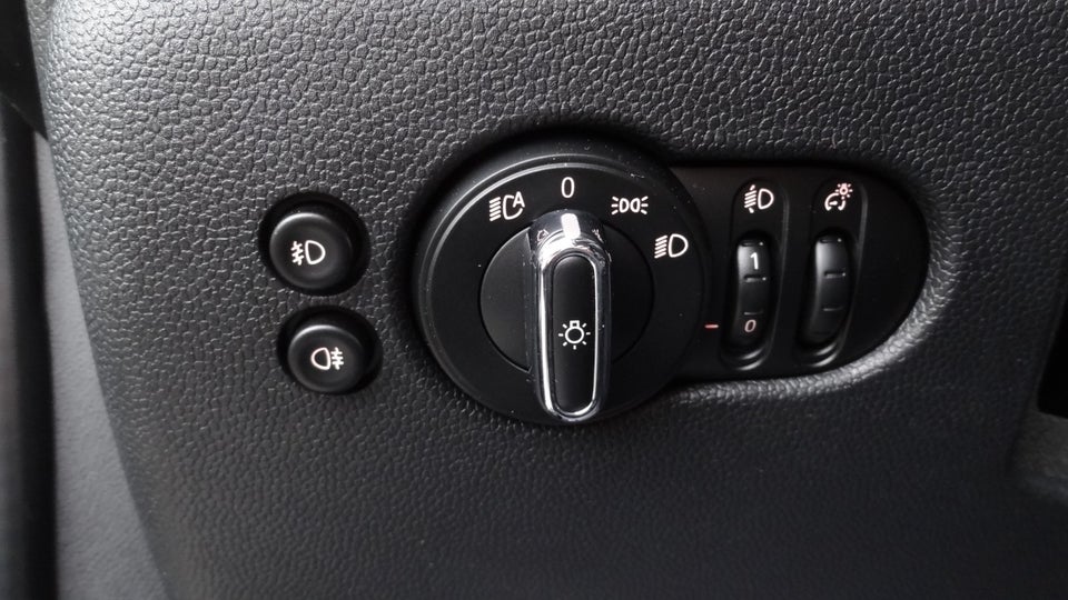 MINI Cooper 1,5 Essential Edition 5d