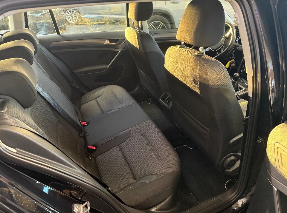 VW Golf VII 1,5 TSi 130 Comfortline Variant 5d