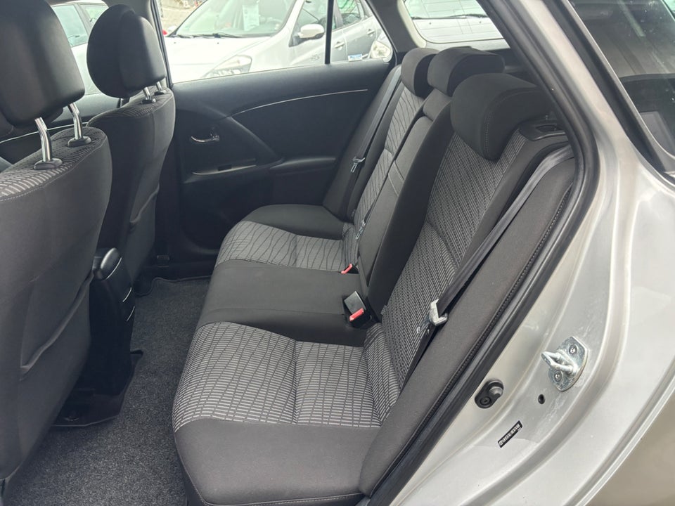 Toyota Avensis 2,0 D-4D TX stc. 5d