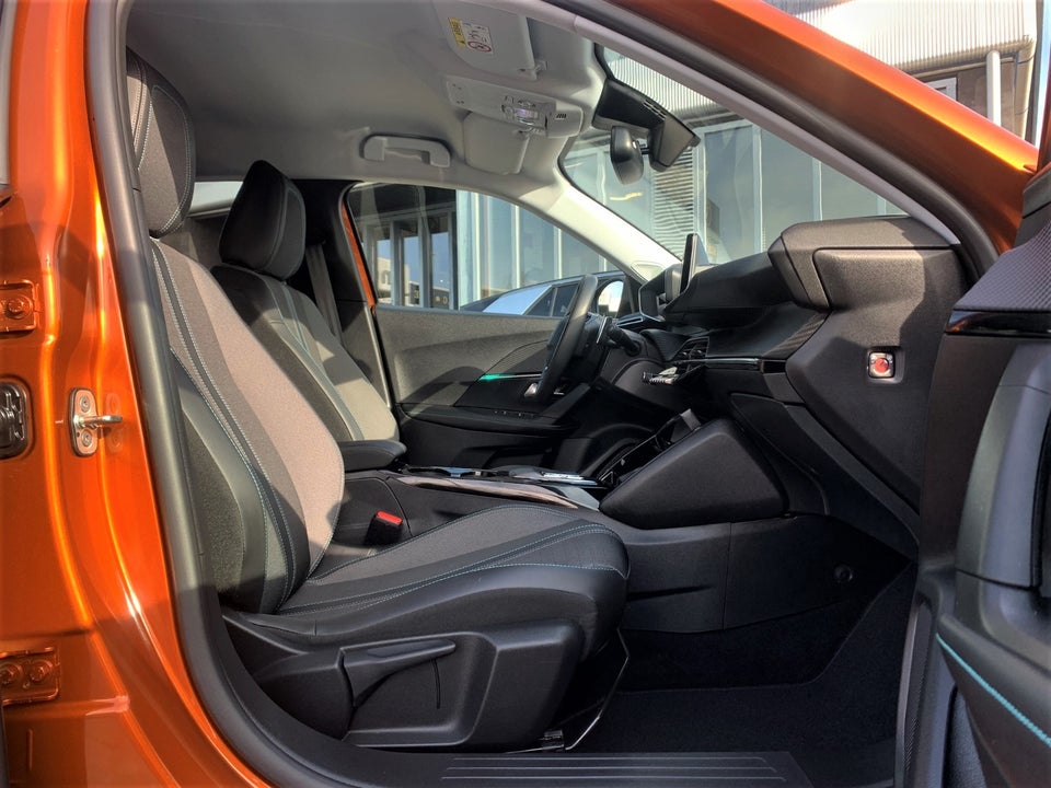 Peugeot 2008 1,2 PureTech 130 Selection Sport EAT8 5d