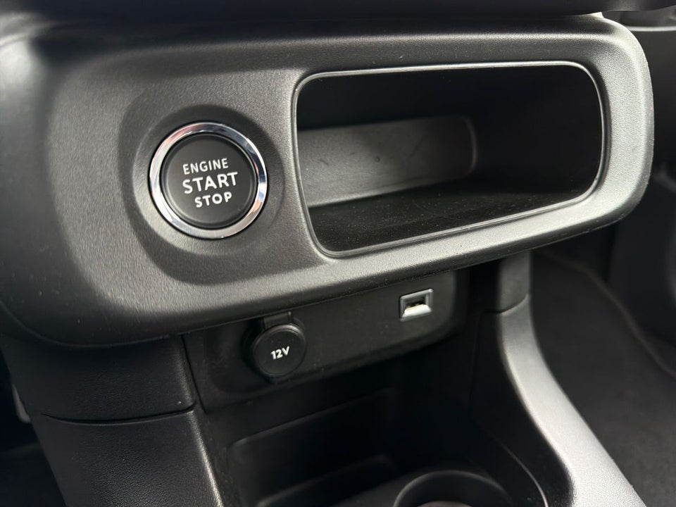 Citroën C3 1,2 PureTech 83 Shine Sport 5d