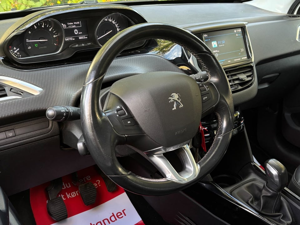 Peugeot 2008 1,2 e-THP 110 Allure Sky 5d