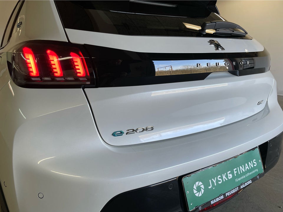 Peugeot e-208 50 GT 5d