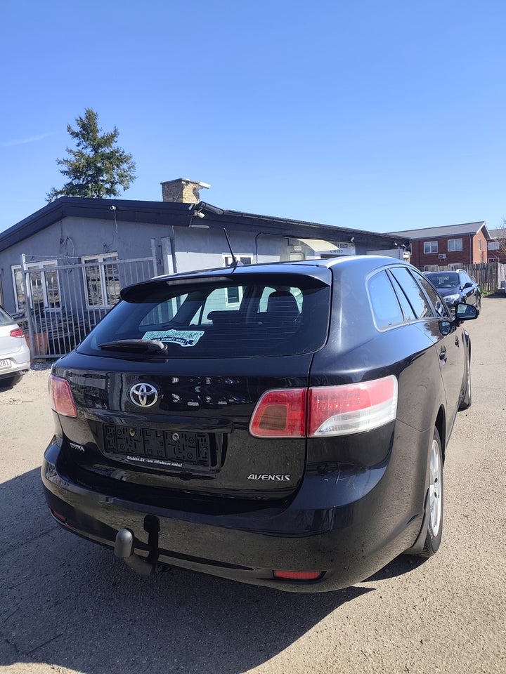 Toyota Avensis 1,8 VVT-i T2 stc. 5d