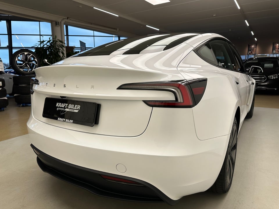 Tesla Model 3 RWD 4d