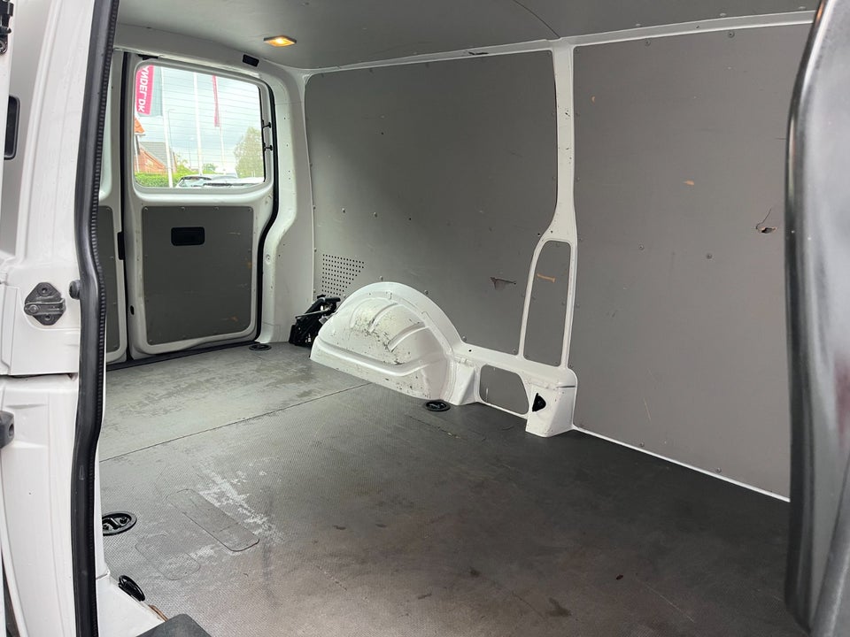 VW Transporter 2,0 TDi 150 Kassevogn DSG lang
