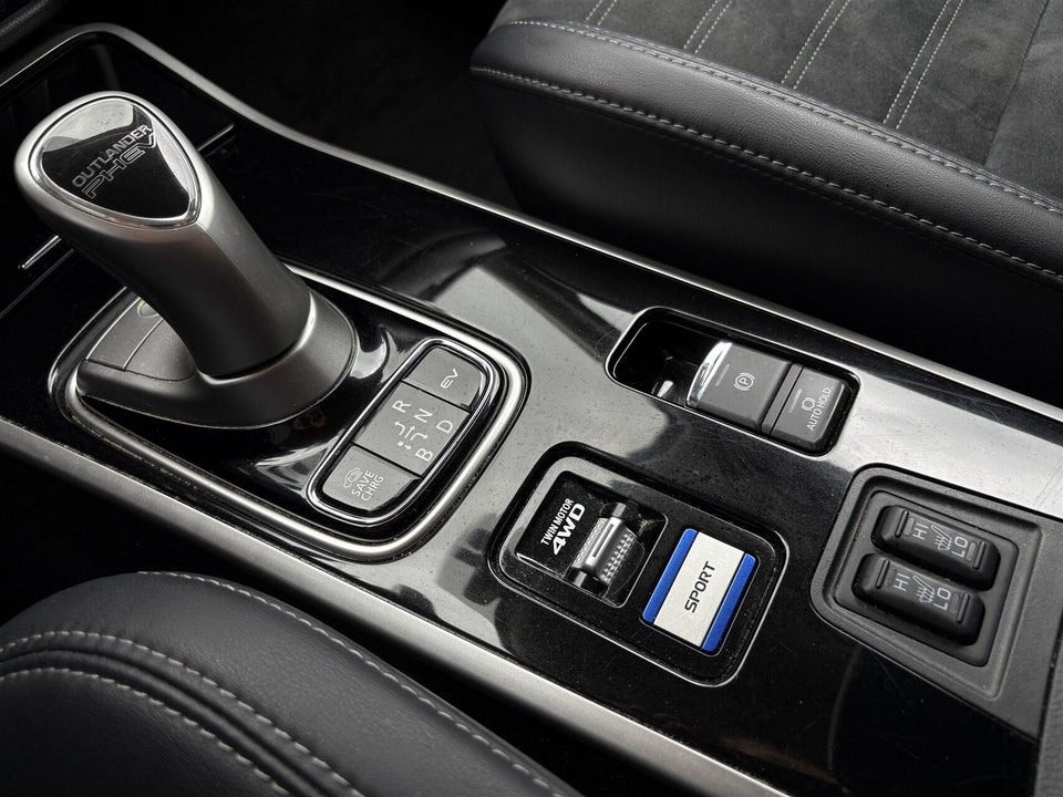 Mitsubishi Outlander 2,4 PHEV Invite+ CVT 4WD 5d