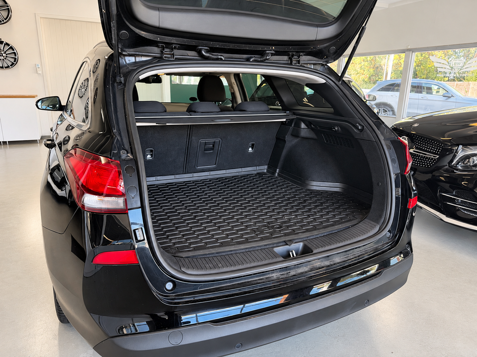 Hyundai i30 1,4 T-GDi Premium stc. DCT 5d