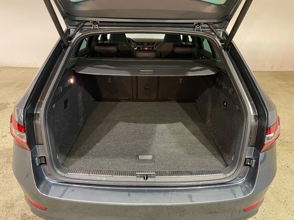 Skoda Superb 2,0 TDi 190 Sportline Combi DSG 5d