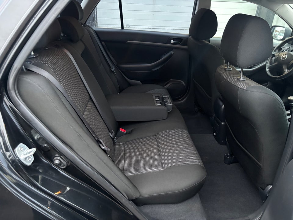 Toyota Avensis 2,0 D-4D Sol stc. 5d