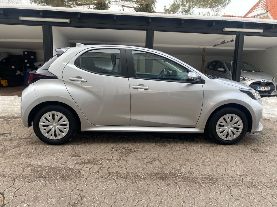 Toyota Yaris 1,5 Hybrid Essential e-CVT 5d