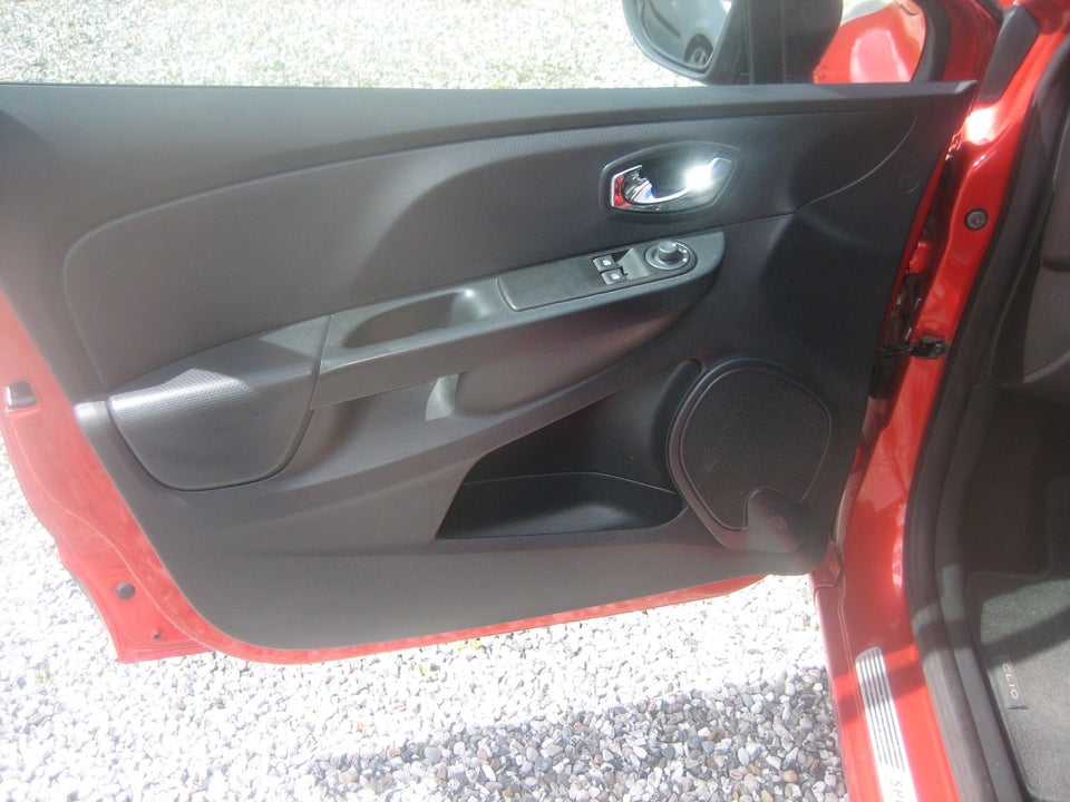 Renault Clio IV 1,2 16V Authentique 5d