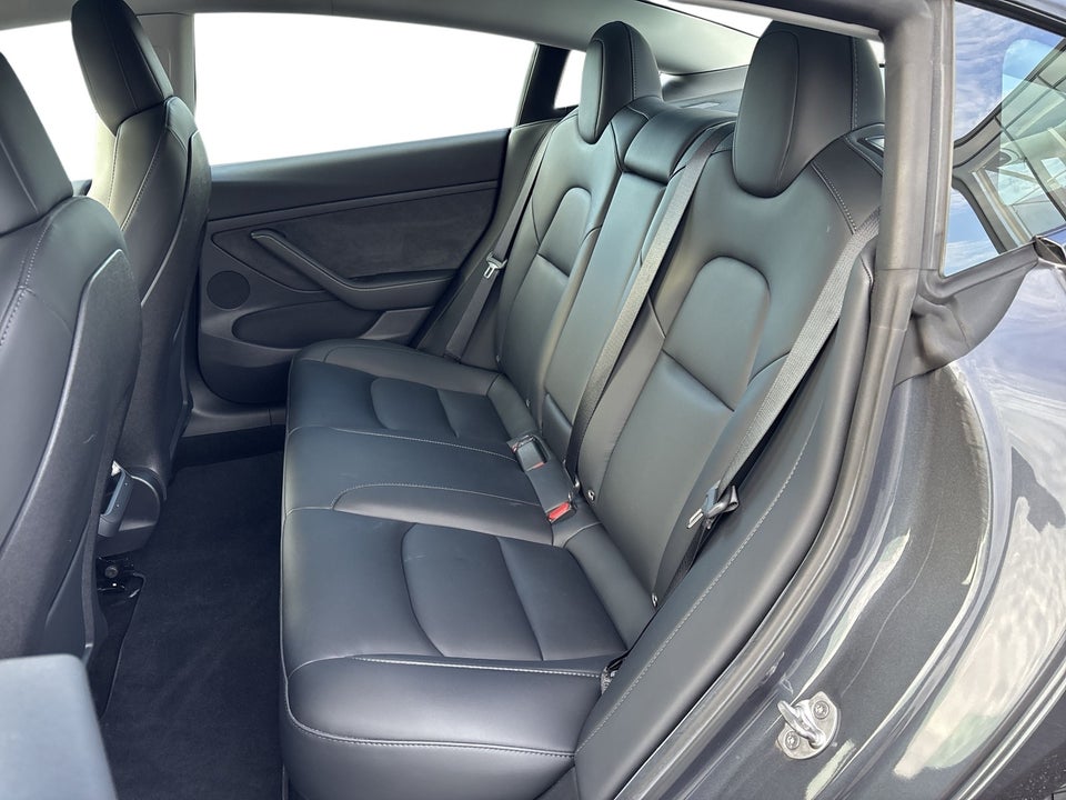 Tesla Model 3 RWD 4d