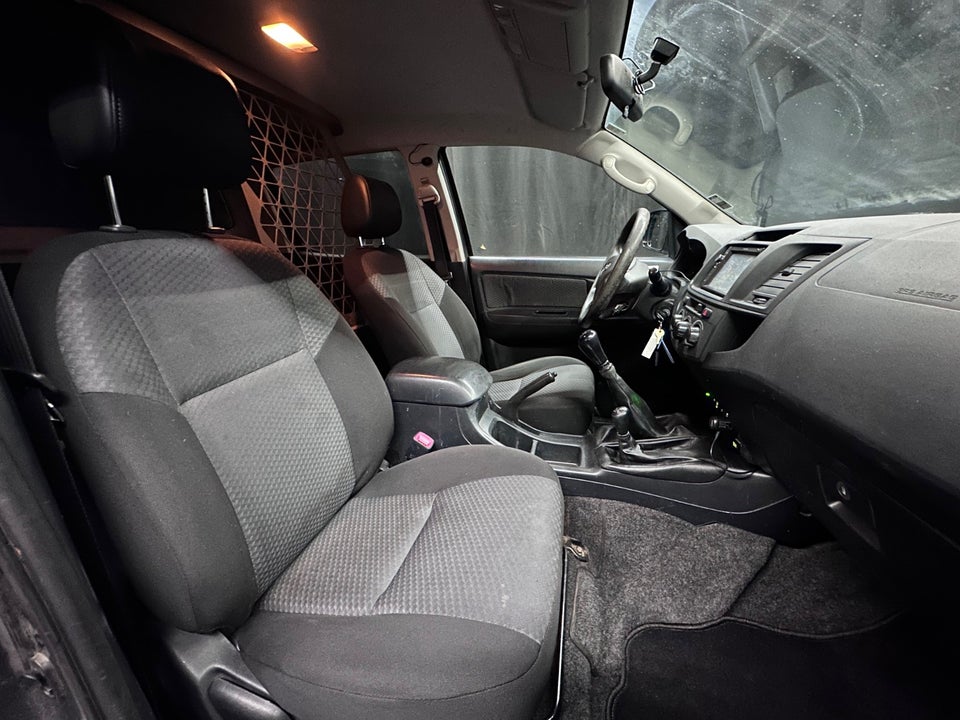 Toyota HiLux 2,5 D-4D 144 Db.Kab 4x4 T2 4d