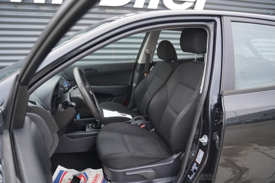 Hyundai i30 1,6 CRDi 90 Classic 5d