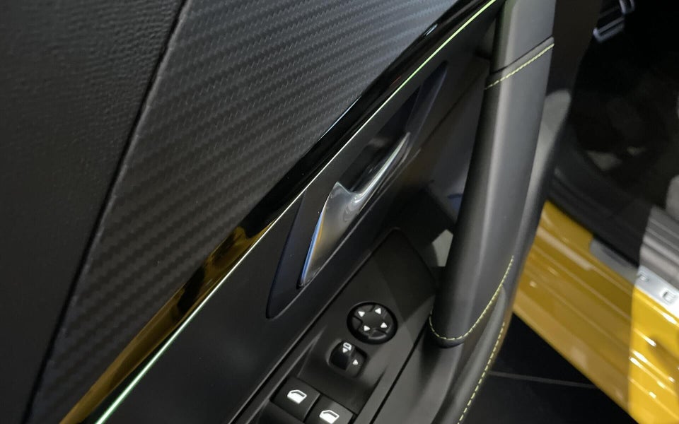 Peugeot e-208 50 GT 5d