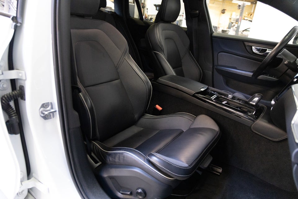 Volvo V60 2,0 T6 ReCharge R-Design aut. AWD 5d