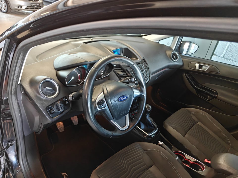 Ford Fiesta 1,6 TDCi 95 Titanium 5d