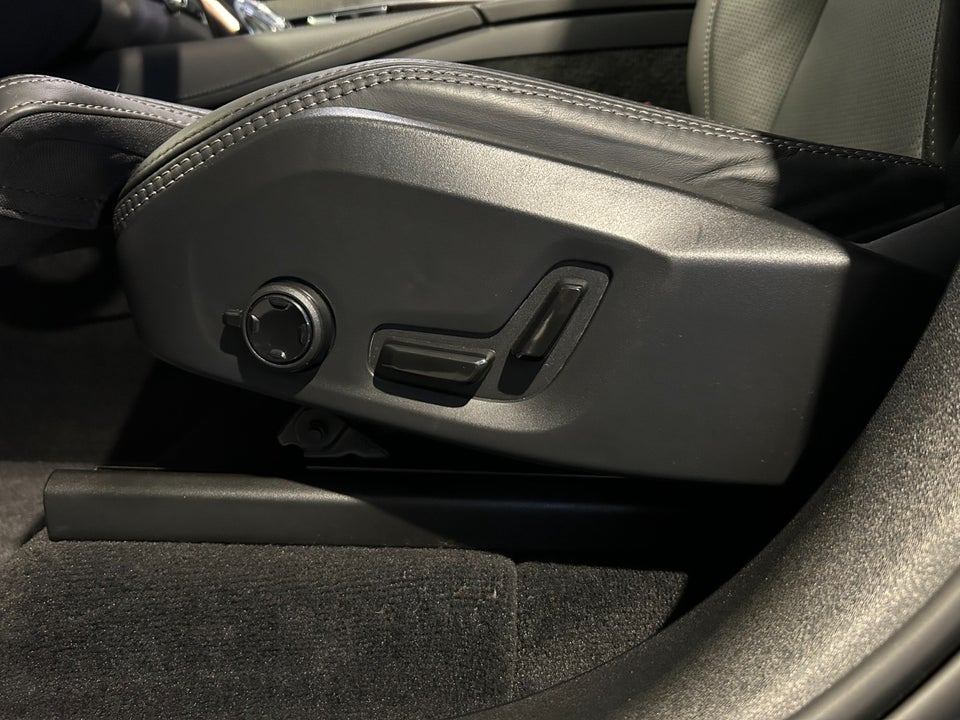 Volvo XC90 2,0 T8 ReCharge Ultimate Dark aut. AWD 7prs 5d