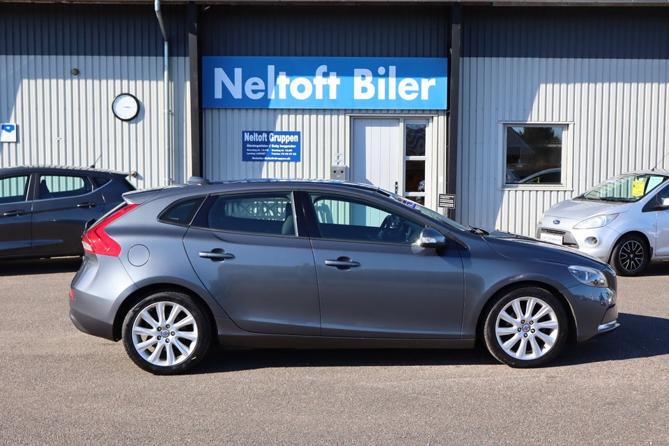 Volvo V40 1,6 D2 115 R-Design 5d