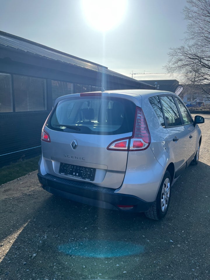 Renault Scenic III 1,6 16V Authentique 5d