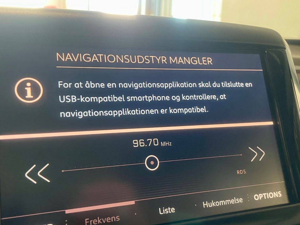 Peugeot 2008 1,2 e-THP 110 Allure Sky EAT6 5d