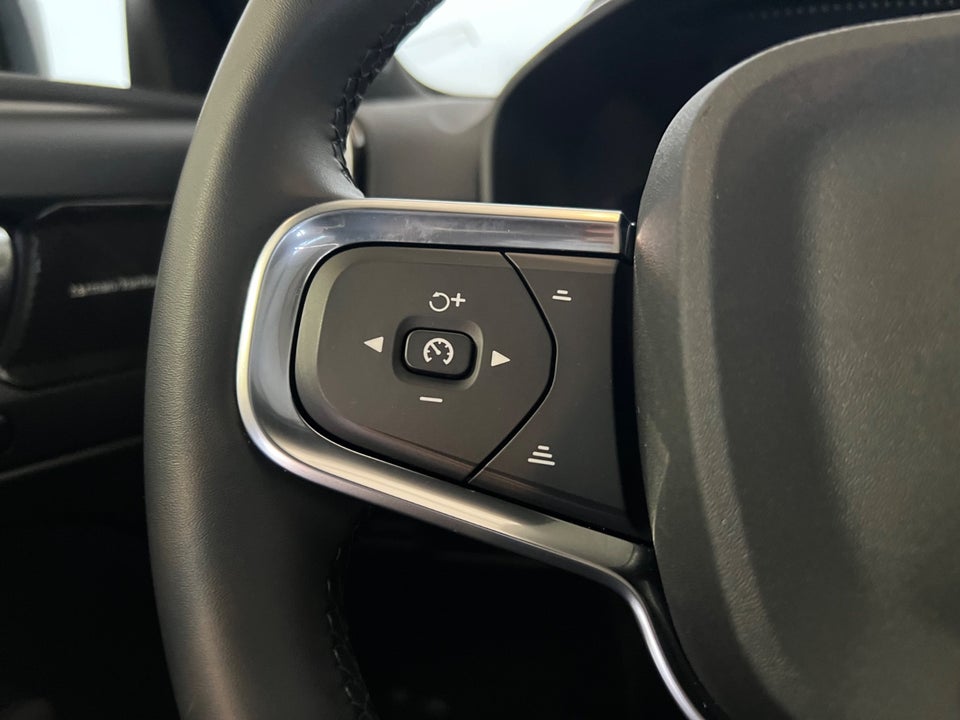 Volvo XC40 ReCharge Extended Range Ultra Dark 5d