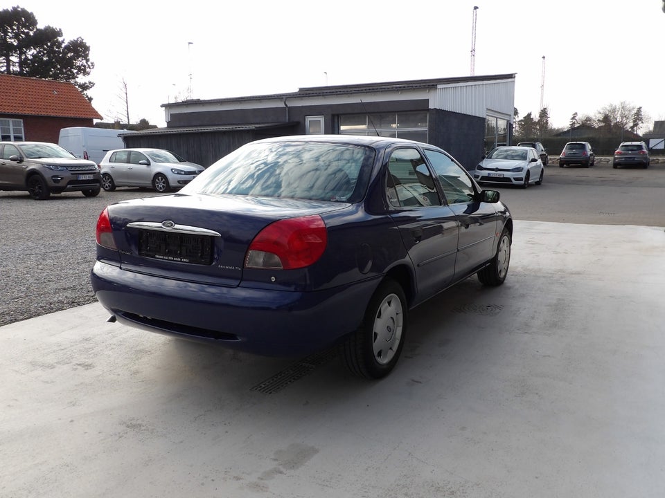 Ford Mondeo 1,6 Fashion 4d