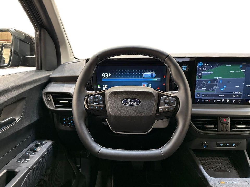 Ford E-Tourneo Courier 43 Titanium
