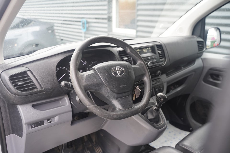Toyota ProAce 2,0 D 120 Medium Base 5d