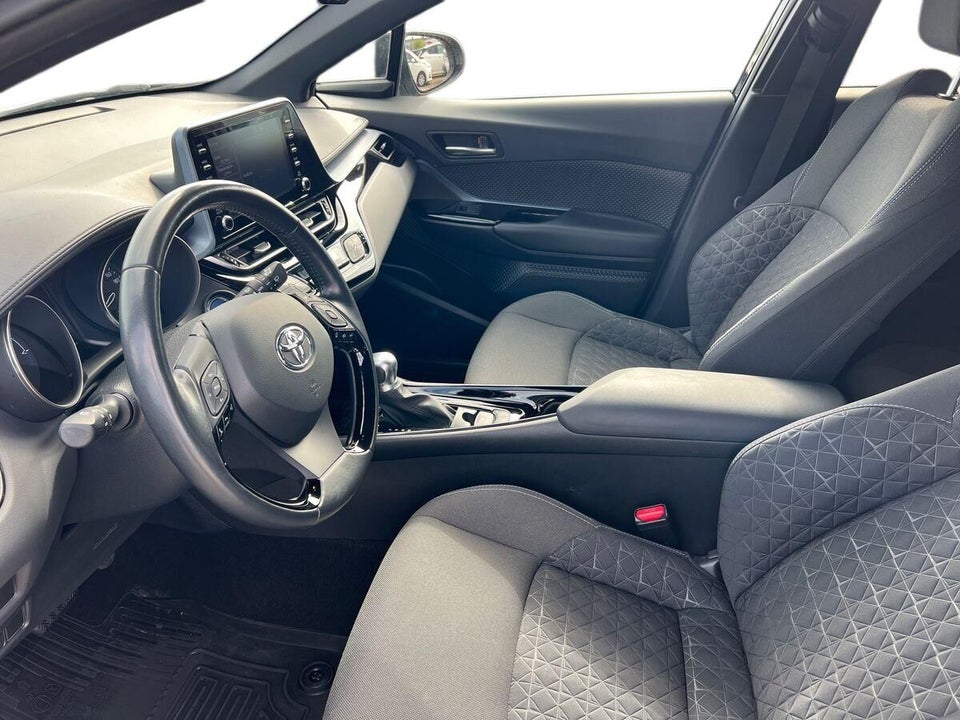 Toyota C-HR 1,8 Hybrid C-LUB Smart CVT 5d
