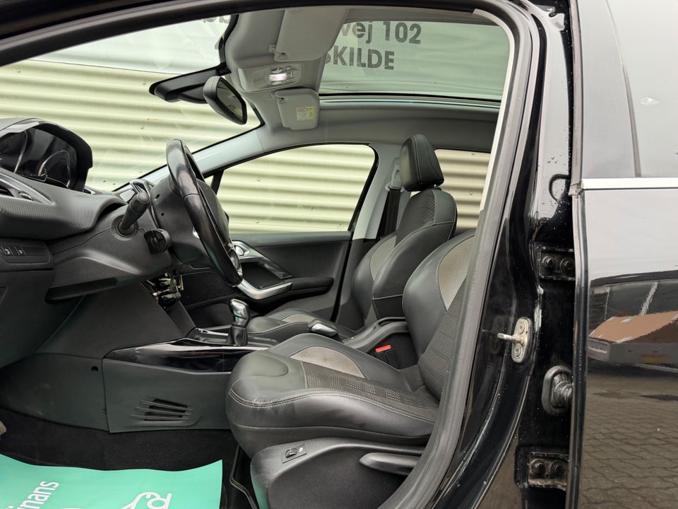 Peugeot 2008 1,2 e-THP 110 Allure Sky 5d