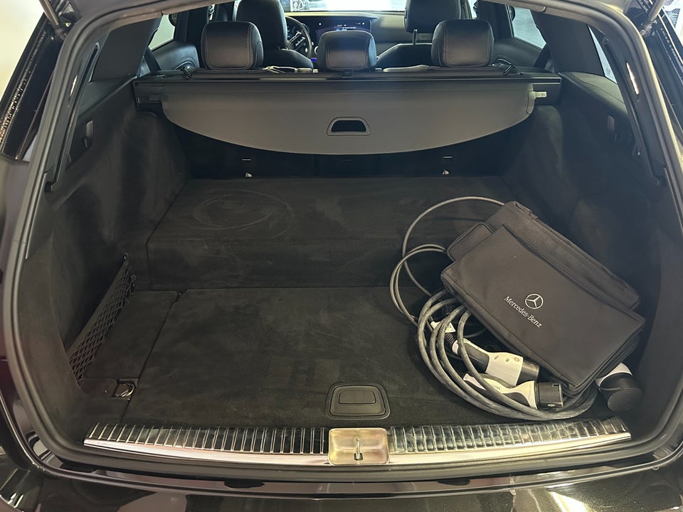 Mercedes E300 de 2,0 AMG Line stc. aut. 4Matic 5d