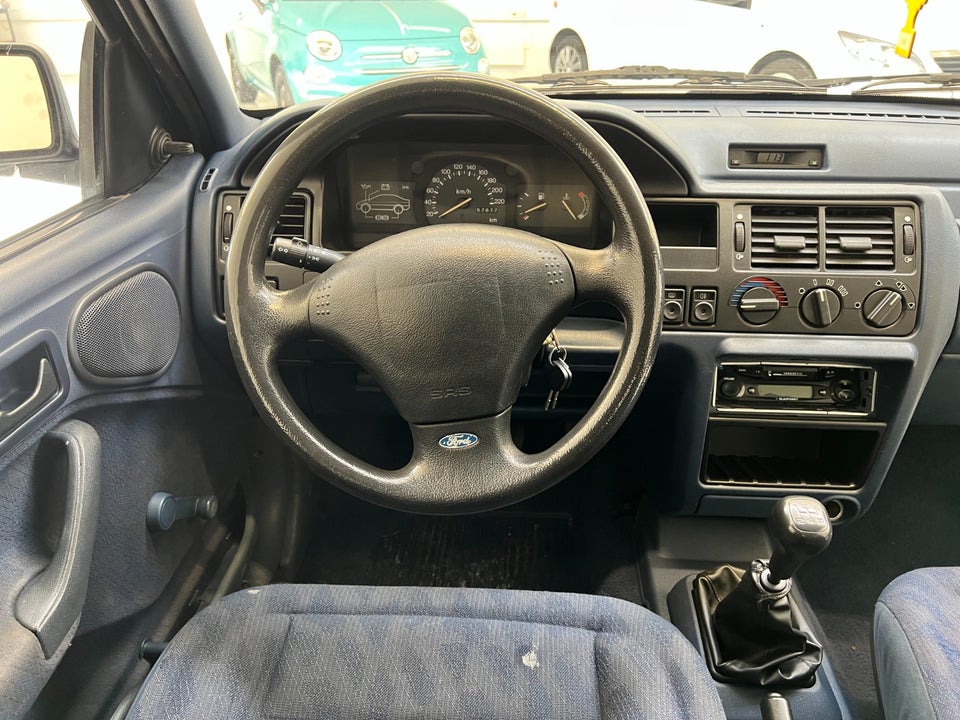 Ford Escort 1,6i CL Fashion 3d